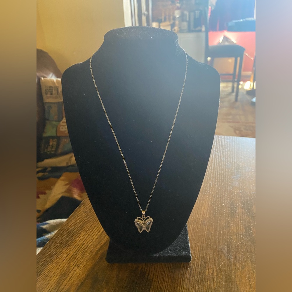 Elegant Sterling Silver Butterfly Pendant Necklace 925 18”